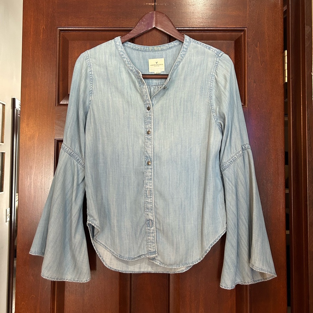 American Eagle Chambray Bell Sleeve Blouse Women’s M Lyocell